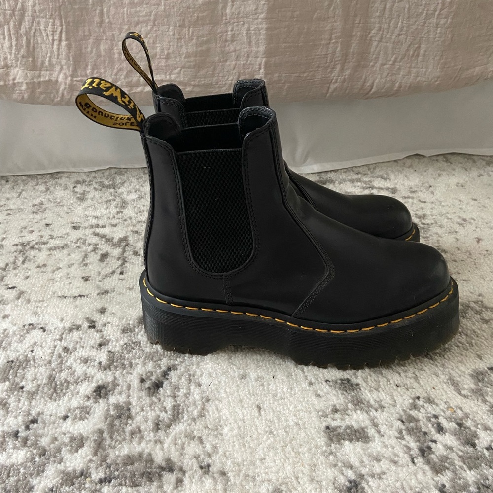 SMOOTH LEATHER PLATFORM CHELSEA BOOTS black